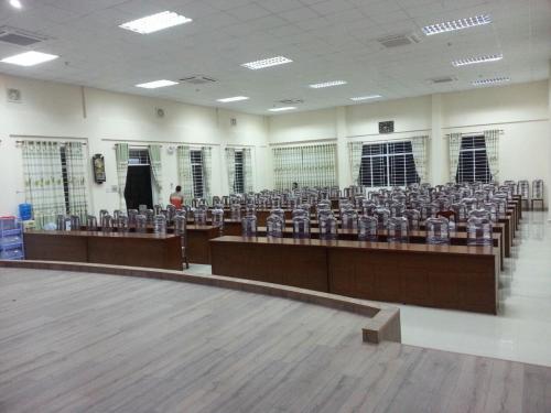 Cung cấp số lượng lớn bàn ghế làm việc cho công trình