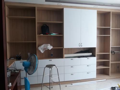 Kệ sách kết hợp bàn làm việc tinh tế