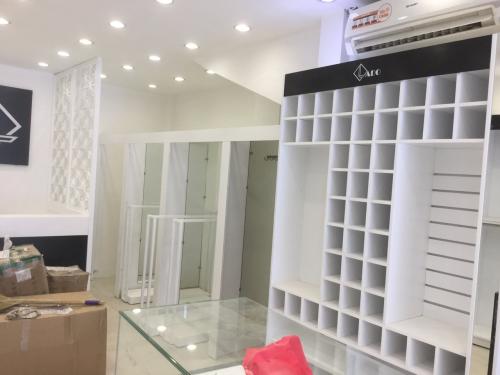 Thi công nội thất shop thời trang theo phong cách sang trọng và hiện đại